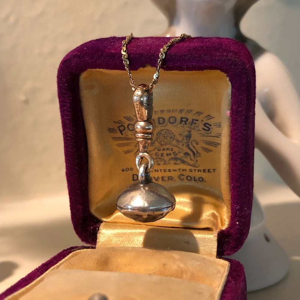 Georgian paste charm